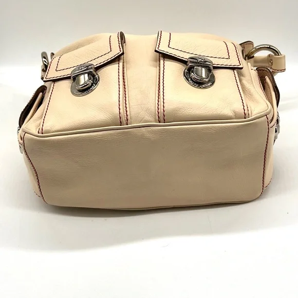 Marc Jacobs Cream Shoulder Bag with Slouchy Design - Picture 4 of 4